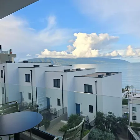 Azure & Pearl, Sea View & For 4 *