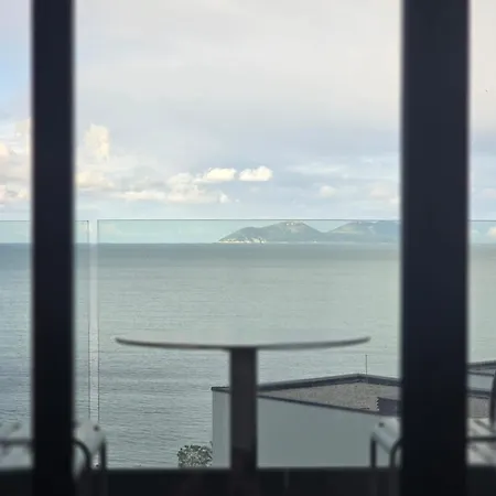 Azure & Pearl, Sea View & For 4 *