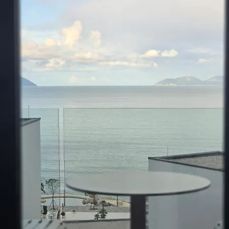 Azure & Pearl, Sea View & For 4 Appartamento