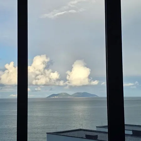 Azure & Pearl, Sea View & For 4 公寓
