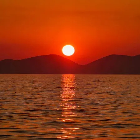 아파트 Azure & Pearl, Sea View & For 4 Vlorë