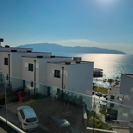 Appartamento Azure & Pearl, Sea View & For 4 *
